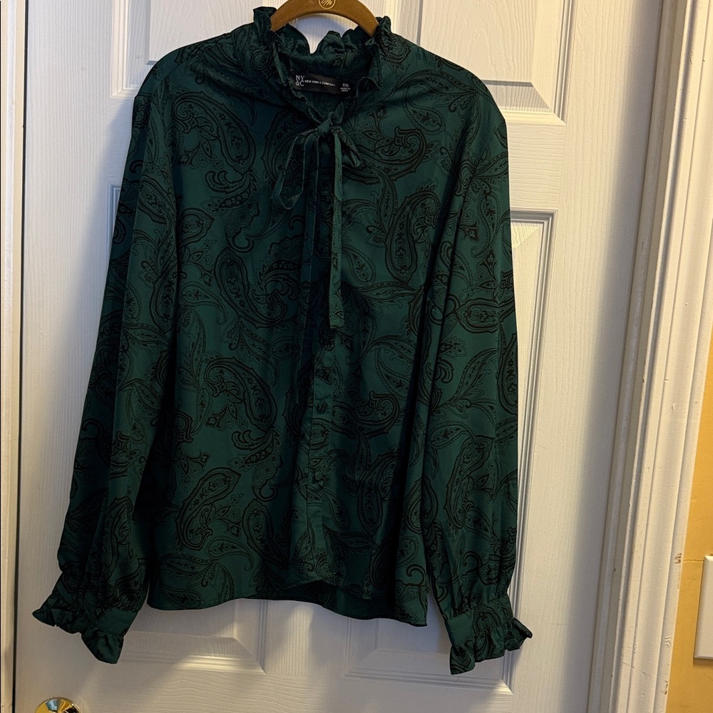 NWT XXL New York & Company Green Paisley Gorgeous Long Sleeve Button Down Blouse